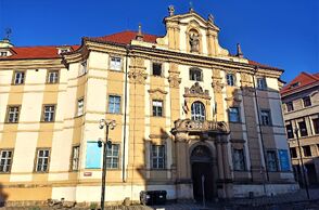 Průčelí Klementina na Mariánském náměstí